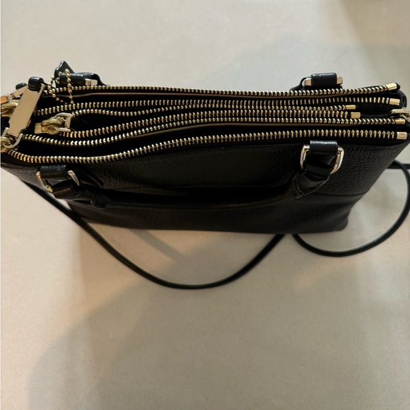 COACH ; black soft leather  good condition and clean - Picture 3 of 5